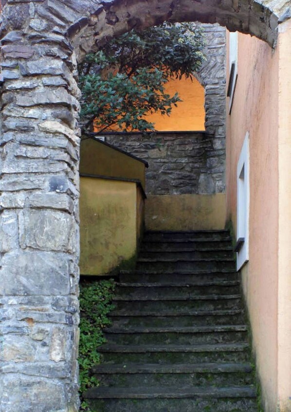 Casa, 1 habitación, balcón, vista al jardín | Detalle exterior