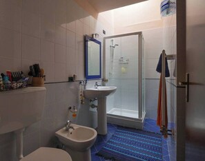 House, 1 Bedroom, Balcony, Garden View | Bathroom - Melabruna, Relax in the Hills 15' From the 5 Terre (Pignone)