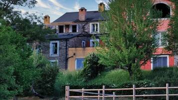 Nhà, 1 phòng ngủ, ban công, quang cảnh vườn | Ngoại thất