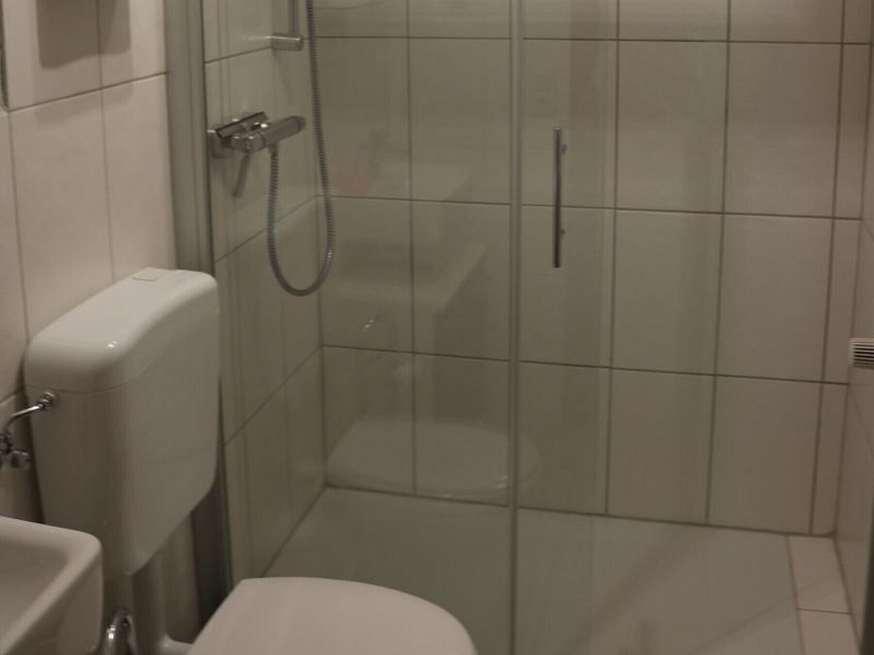 Dusch, hårtork och handdukar