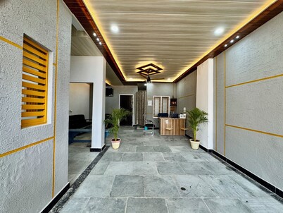 Hotel radha Aradhya Sadan