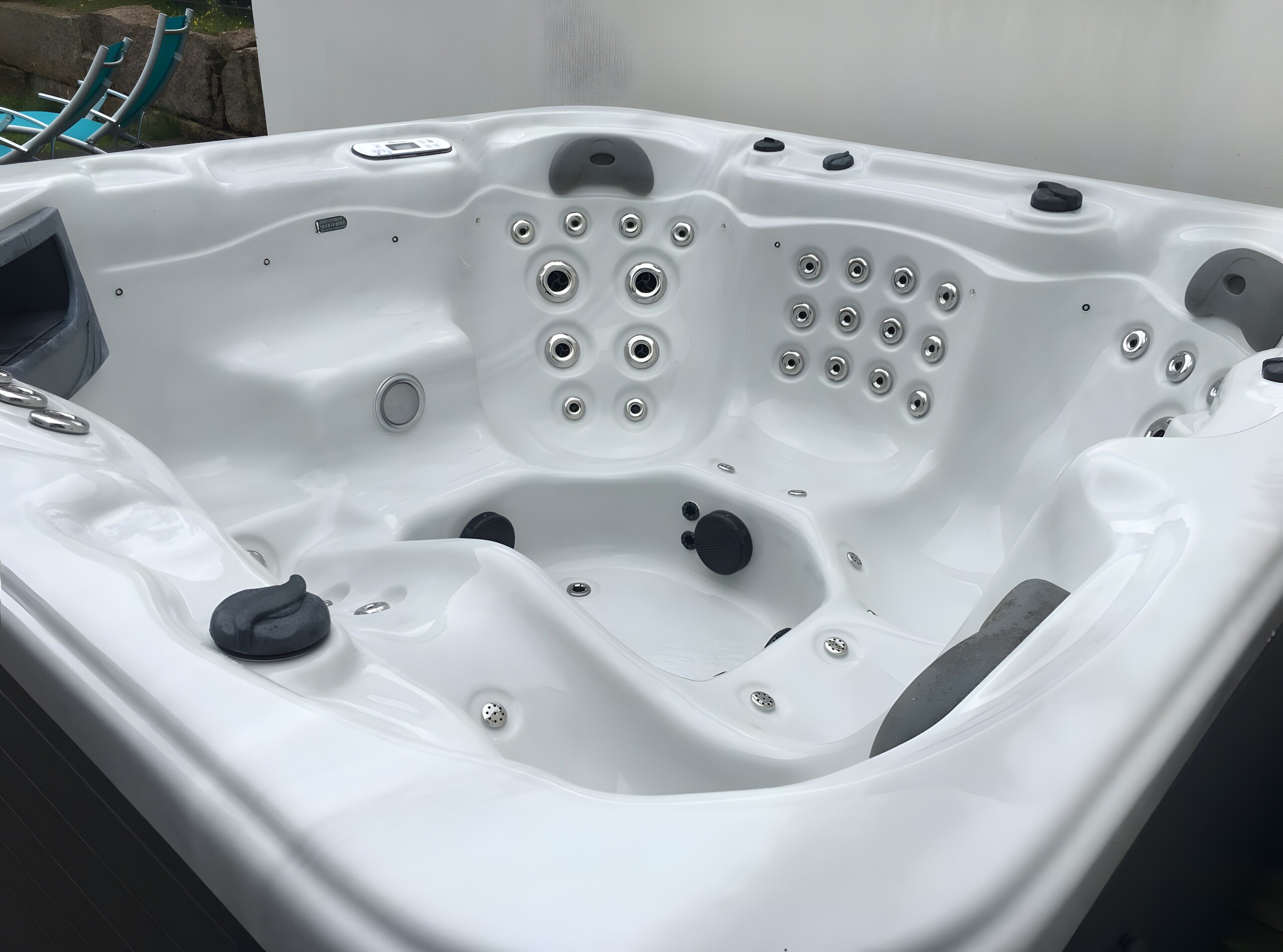 Tina de hidromasaje al aire libre