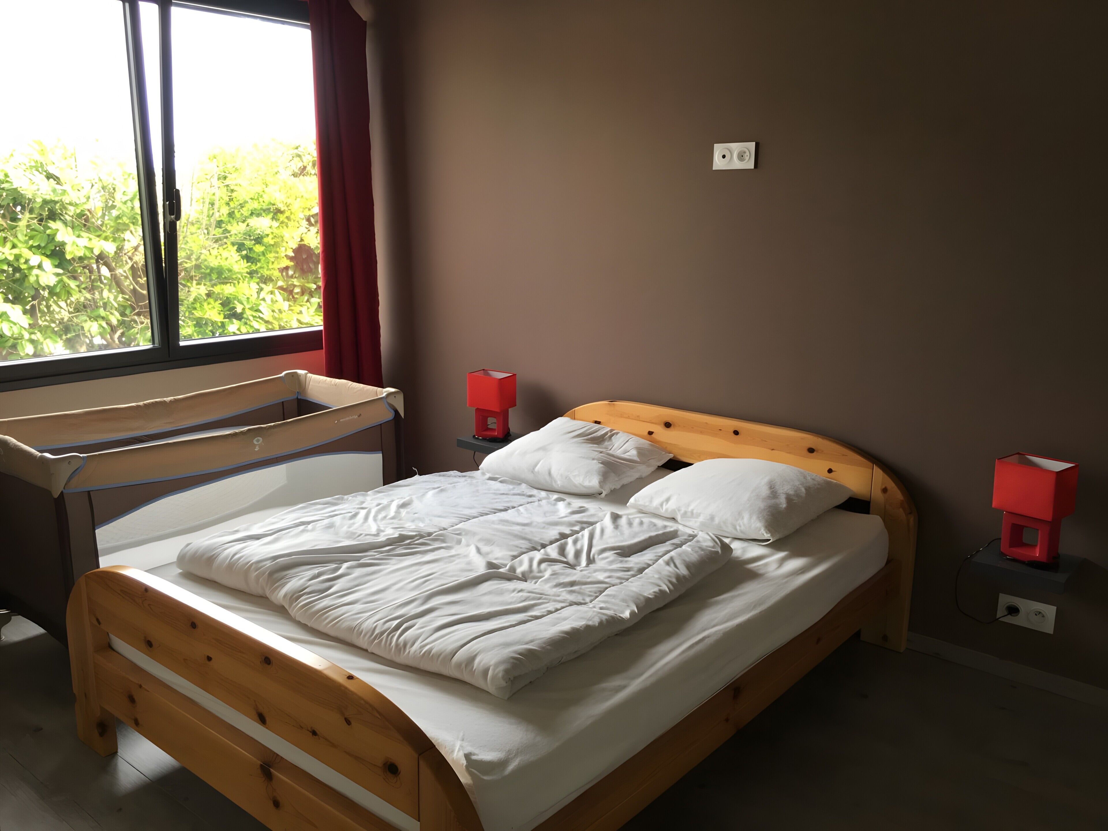 2 habitaciones, tabla de planchar con plancha y wifi 