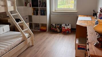 Bügeleisen/Bügelbrett, Internetzugang, Bettwäsche