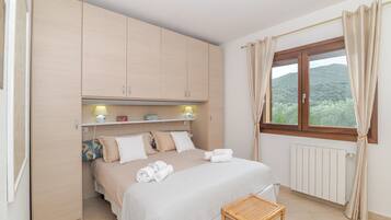 1 camera, ferro/asse da stiro, lenzuola