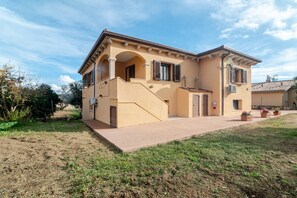 Exterior - Apartment 'Lucia' with Mountain View, Private Terrace and Air Conditioning (Schifoni)