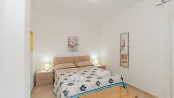 1 bedroom, iron/ironing board, bed sheets