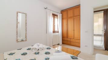 1 Schlafzimmer, Bügeleisen/Bügelbrett, Bettwäsche