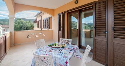 Apartment 'Lucia' mit Bergblick, privater Terrasse und Klimaanlage