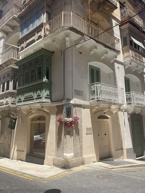 Exterior detail -  Townhouse with 5 Balconies in Valletta (Valletta)
