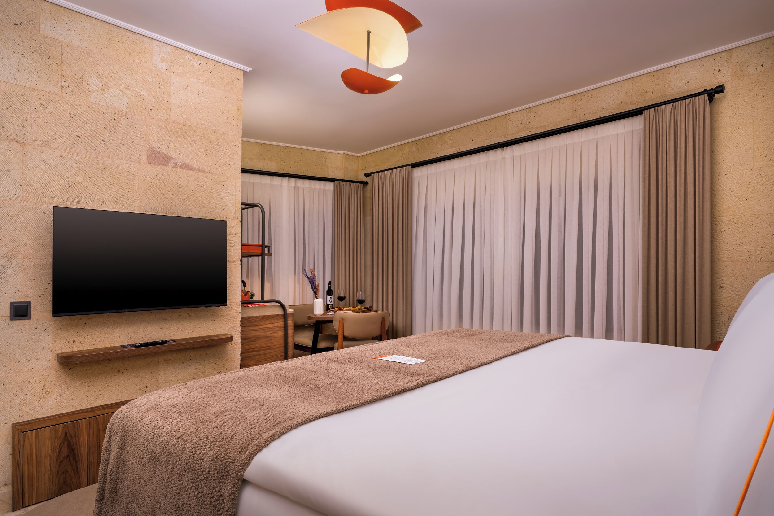 Ropa de cama de alta calidad y minibar 