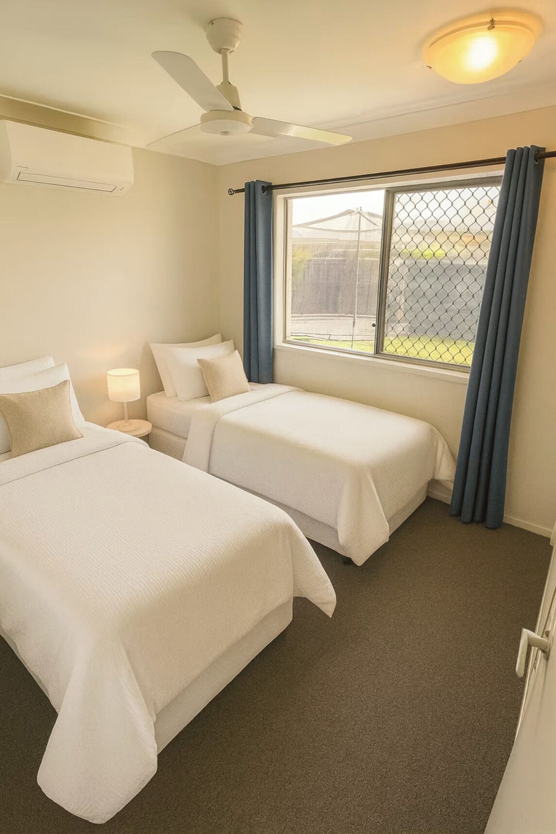 Silitysrauta/-lauta, Wi-Fi, vuodevaatteet