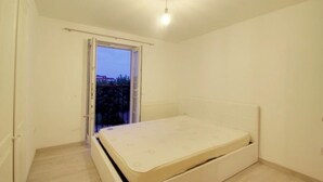 Apartment, 1 Bedroom, Balcony - 2 Double Bed Flat, En-suite, Top Floor, With Private Parking (Hatfield)