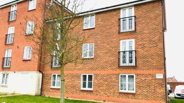 Front of property - 2 Double Bed Flat, En-suite, Top Floor, With Private Parking (Hatfield)