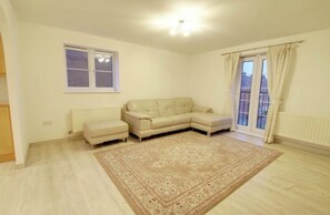 Apartment, 1 Bedroom, Balcony | Living room - 2 Double Bed Flat, En-suite, Top Floor, With Private Parking (Hatfield)