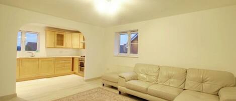 Apartment, 1 Bedroom, Balcony | Living room