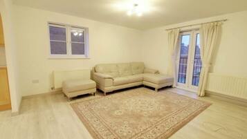 Apartment, 1 Bedroom, Balcony | Living room