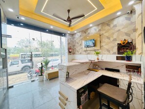 Reception - Roomshala Hotel Home Stay (New Delhi)