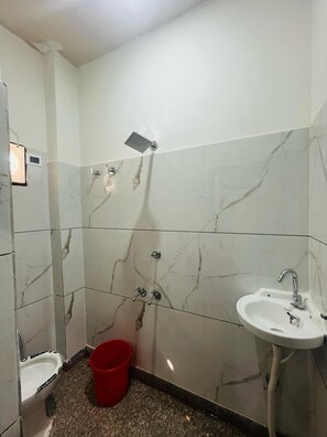 Deluxe Double Room | Bathroom