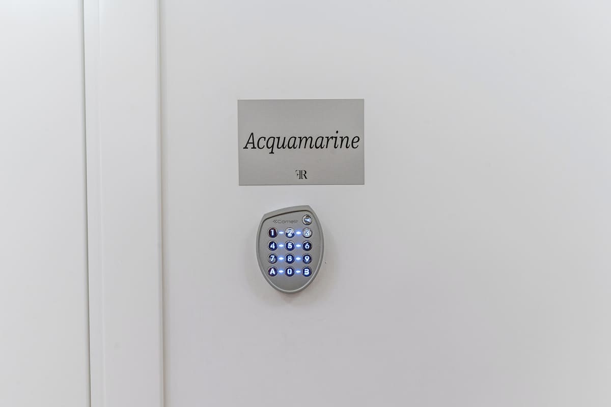 40-inch Smart TV with digital channels, Netflix, streaming services