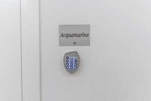 40-inch Smart TV with digital channels, Netflix, streaming services