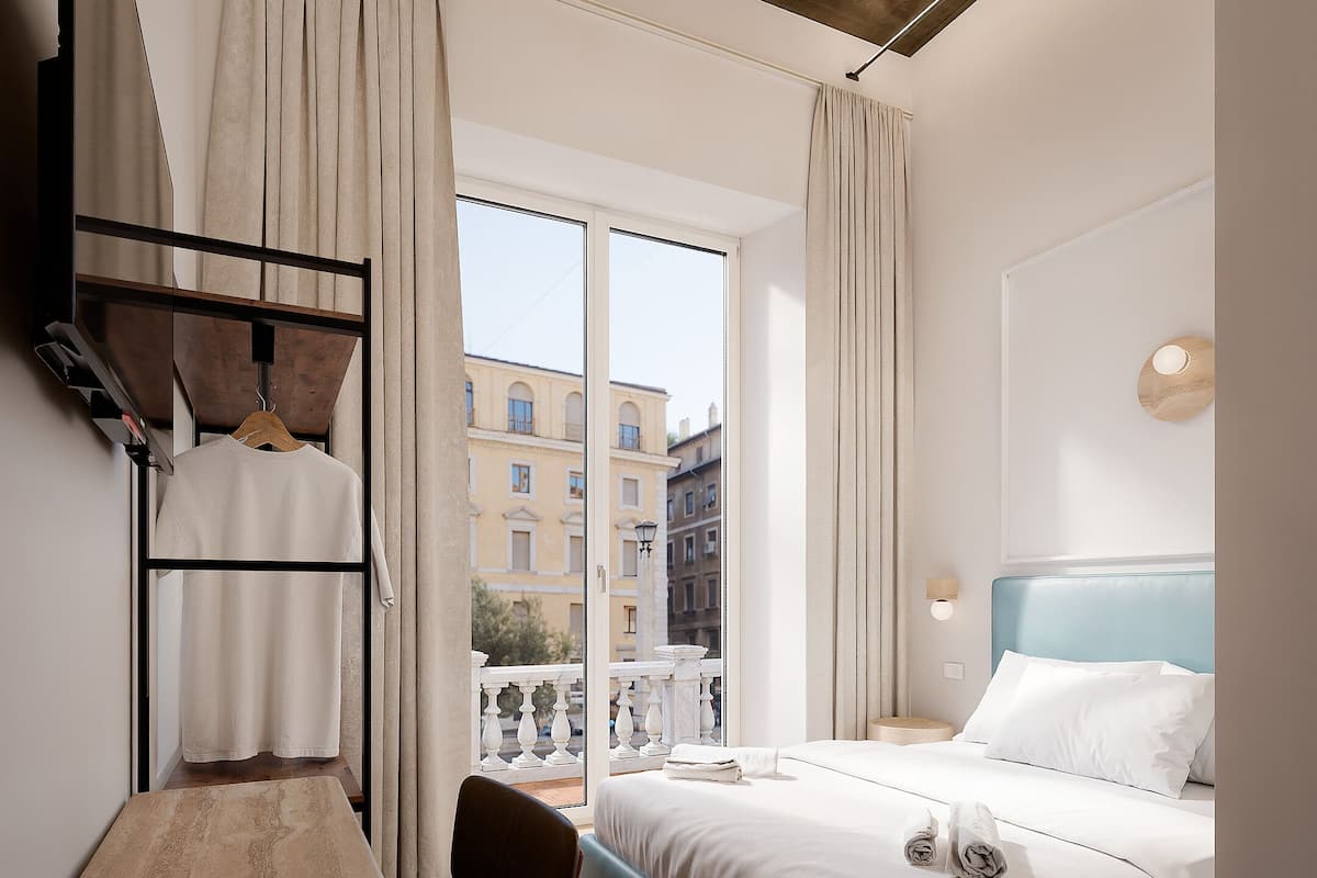 Pillowtop beds, minibar, in-room safe, desk