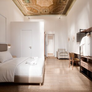 Pillowtop beds, minibar, in-room safe, desk - Fantini Rooms- Fori Imperiali (Rome)