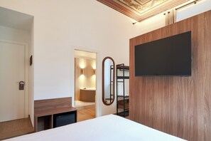 Surmatelas, minibar, coffres-forts dans les chambres, bureau
