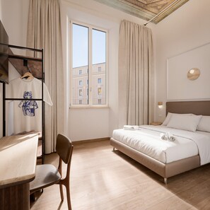 Tripla Deluxe, vista città | Materassi a doppio strato, minibar, una cassaforte in camera