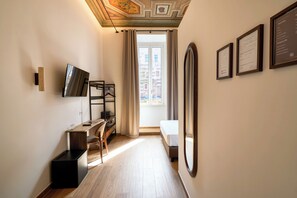 Surmatelas, minibar, coffres-forts dans les chambres, bureau