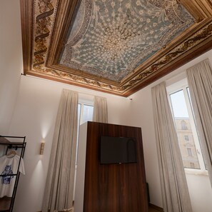 Pillowtop beds, minibar, in-room safe, desk - Fantini Rooms- Fori Imperiali (Rome)
