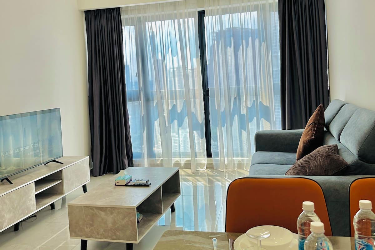 Suite familiar, vista a la ciudad | Camas con efecto memoria, decoración personalizada y muebles diferentes