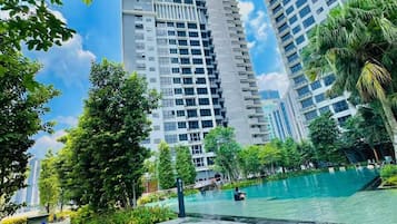 Kolam renang terbuka