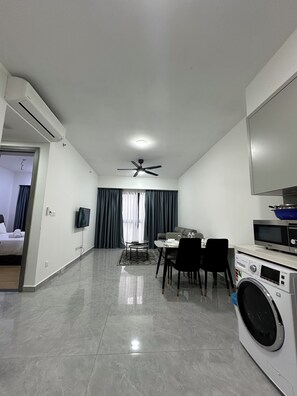 43-inch Smart TV with cable channels - Agile Bukit Bintang at Kuala Lumpur (Kuala Lumpur)