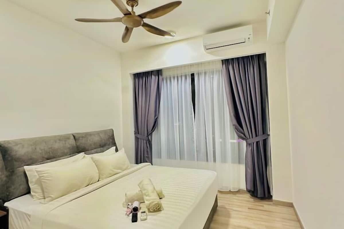 Suite Deluxe, 1 cama King size, vista a la ciudad | Camas con efecto memoria, decoración personalizada y muebles diferentes