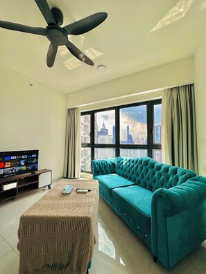 43-inch Smart TV with cable channels - Agile Bukit Bintang at Kuala Lumpur (Kuala Lumpur)