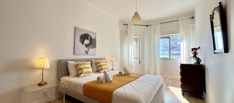 Quarteira Central 3 by Homing