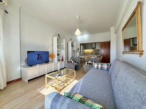 Living room - Quarteira Central 3 by Homing (Loulé)