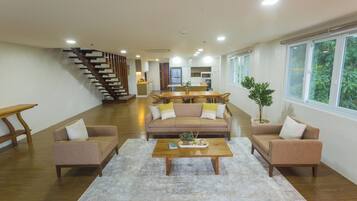 Căn hộ, 3 phòng ngủ, ban công, quang cảnh biển | Khu phòng khách