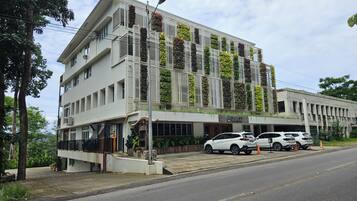 Mặt tiền nơi lưu trú