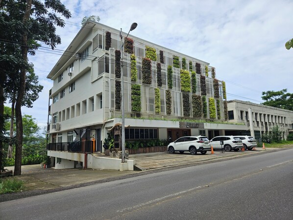 Mặt tiền nơi lưu trú