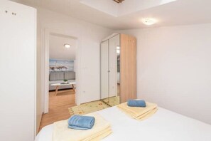 Iron/ironing board, WiFi, bed sheets - Ilia apartment (Novalja)