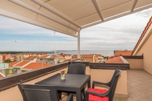 Outdoor dining - Ilia apartment (Novalja)