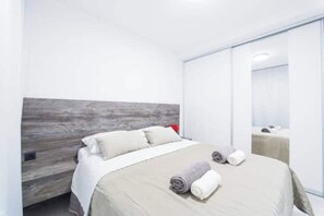 3 bedrooms, iron/ironing board, WiFi, bed sheets - Adriatic apartment (Novalja)