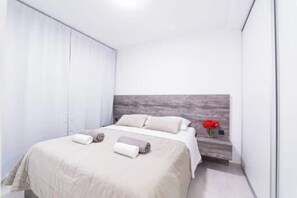 3 bedrooms, iron/ironing board, WiFi, bed sheets - Adriatic apartment (Novalja)