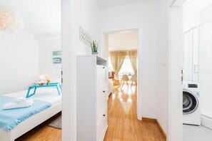 Iron/ironing board, WiFi, bed sheets