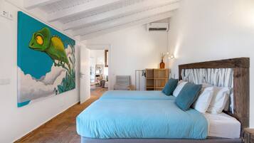 Tabla de planchar con plancha, wifi, ropa de cama