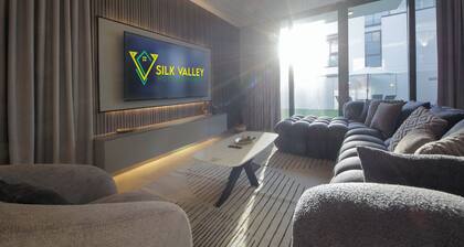 Luxurious 4BR Villa with Private Garden