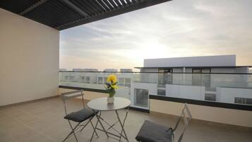 Luksus-villa - udsigt til have | Terrasse/gårdhave