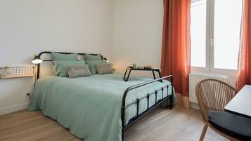 Iron/ironing board, internet, bed sheets